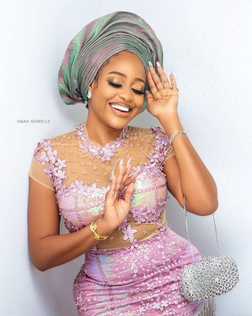 2021 Latest and Fascinating Asoebi Styles for Ladies
