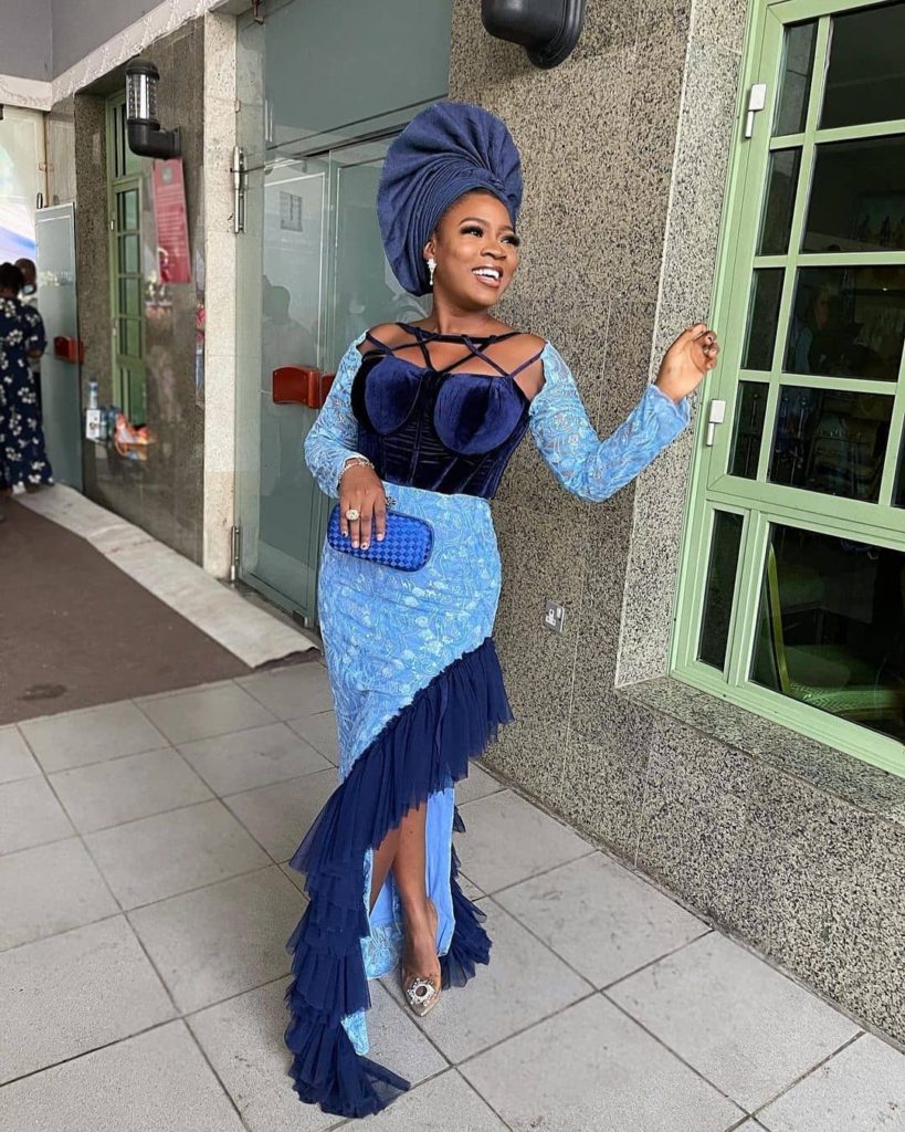 Classy, stunning, and Gorgeous Aso-Ebi Styles for fashionable ladies 2021