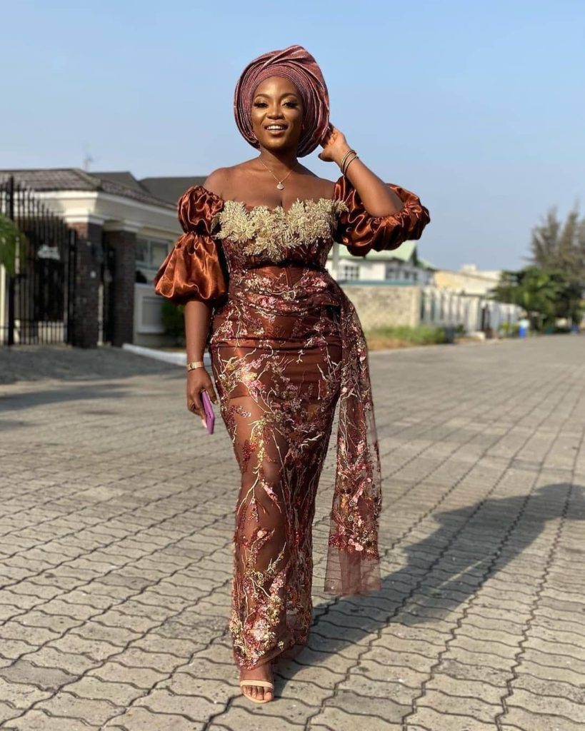 Classy, stunning, and Gorgeous Aso-Ebi Styles for fashionable ladies 2021