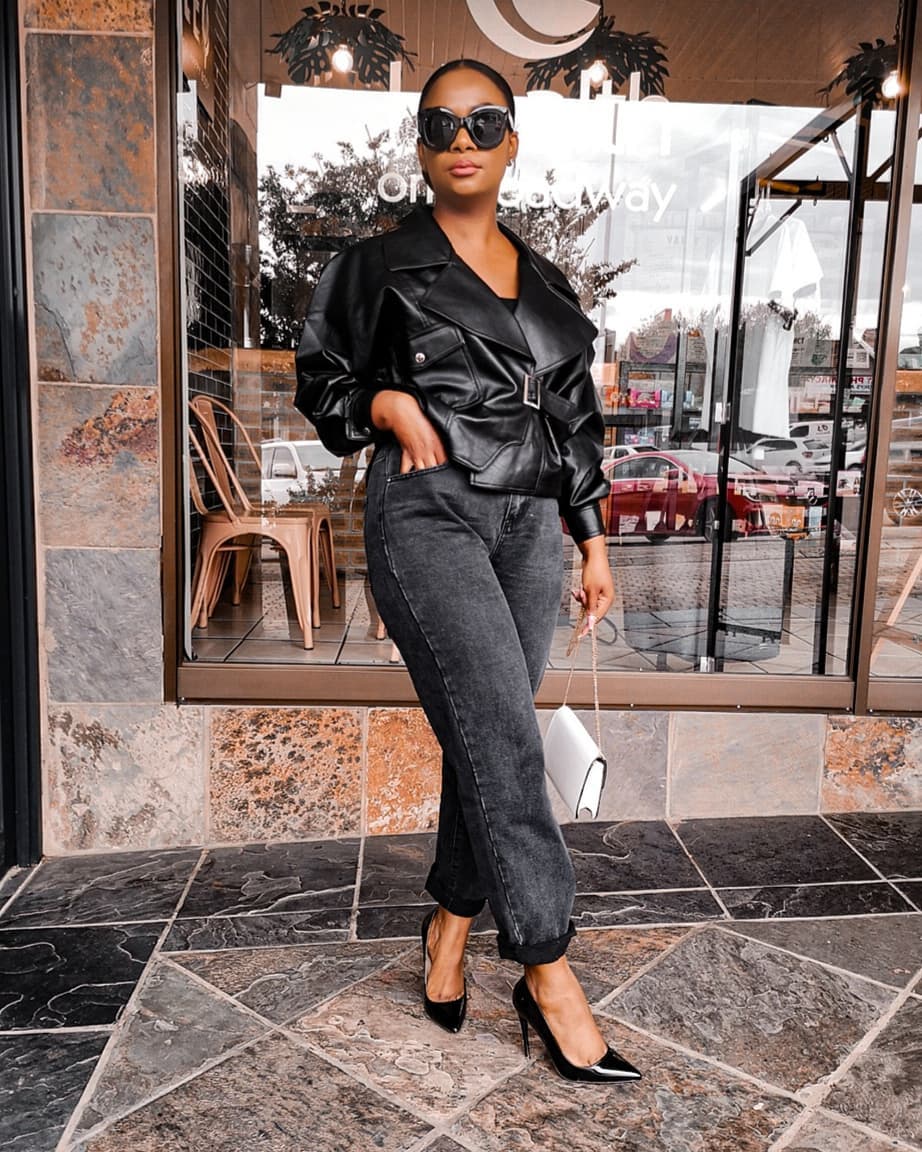 Classic Ways to style your Jeans to slay effortlessly | Zaineey's Blog