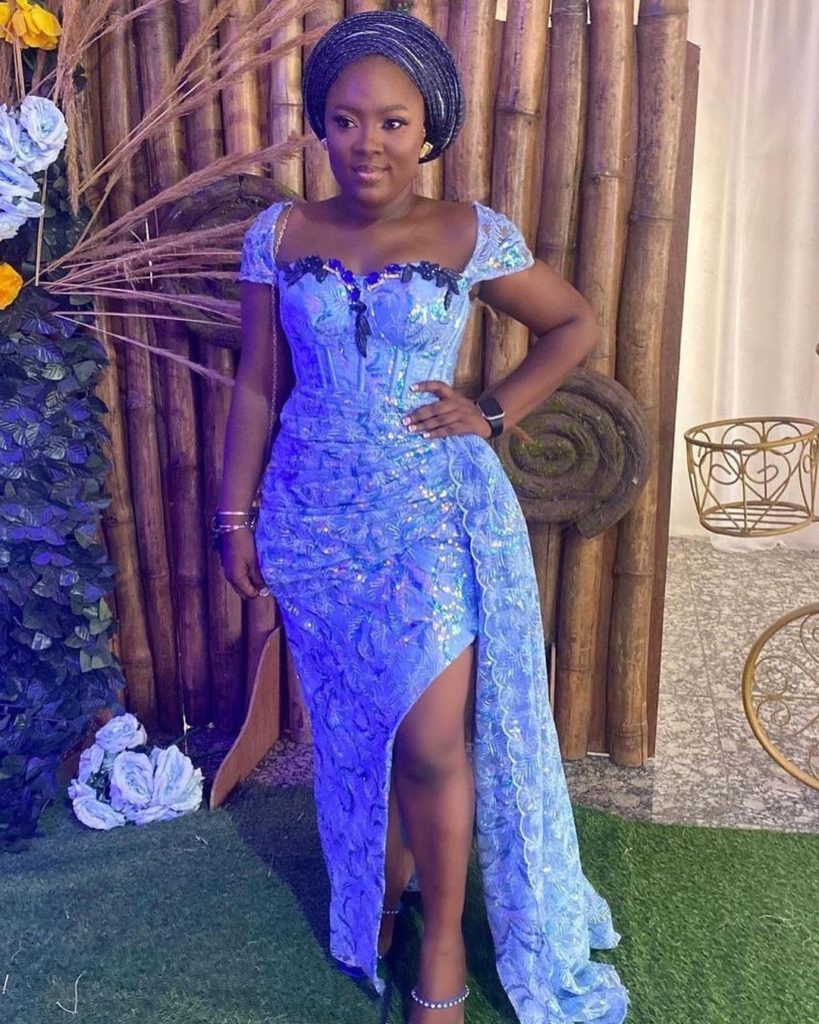 Eye-popping Glam Aso-Ebi Styles for your next Owanbe party