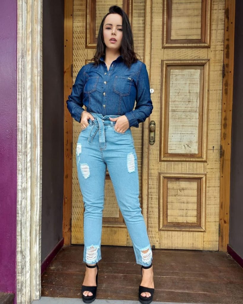 How to Dress up your Jeans to standout