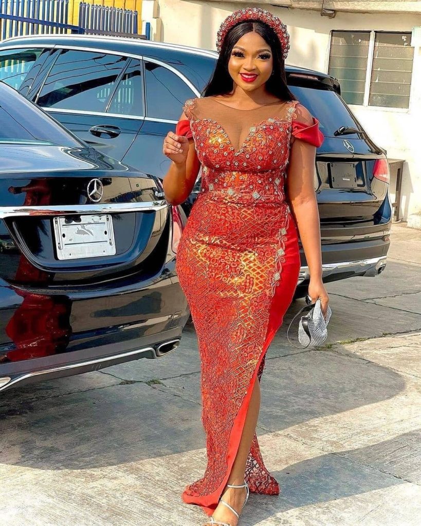 Flawless, Gorgeous, and Stunning Asoebi Styles for Ladies 2021