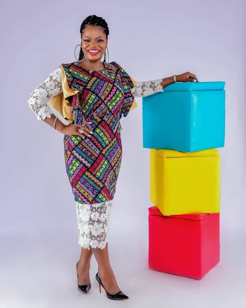 Ladies, see the latest Ankara Gowns that you can wear to any occasion