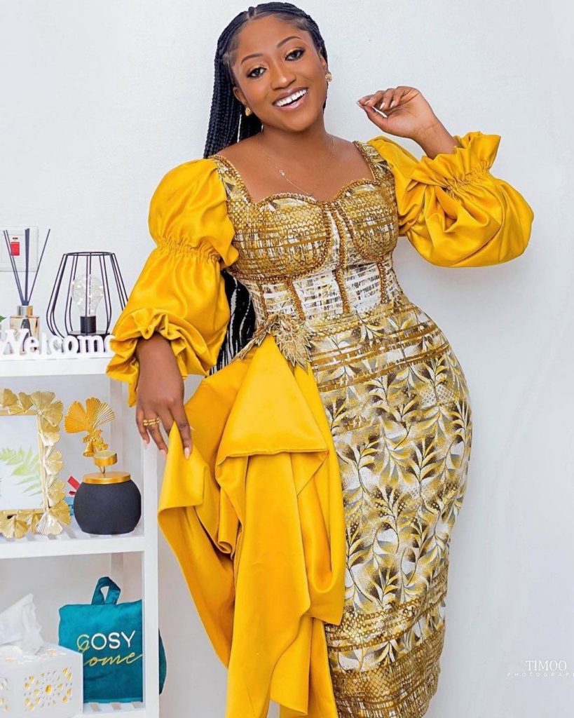 Elegant Aso-Ebi Styles For Ladies to rock to any Event