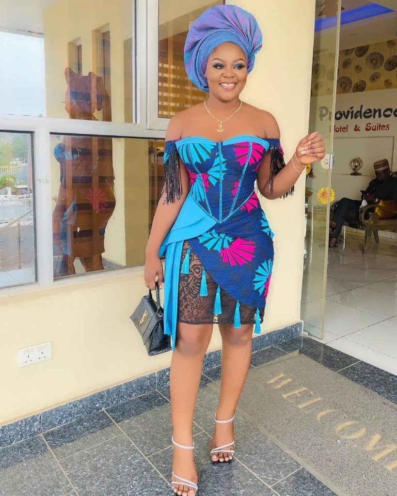 Don't miss out on this latest Aso-Ebi Trend, click and see.
