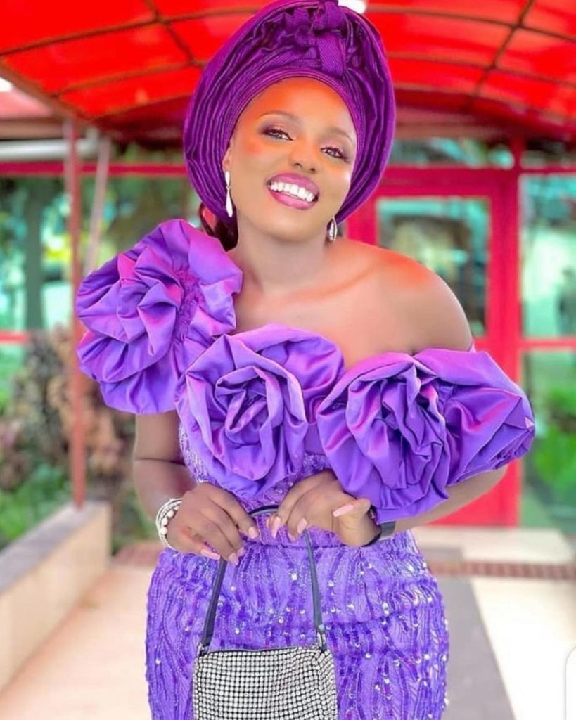 Look Super Adorable in these Elegant Aso-Ebi Outfits with the right accessories