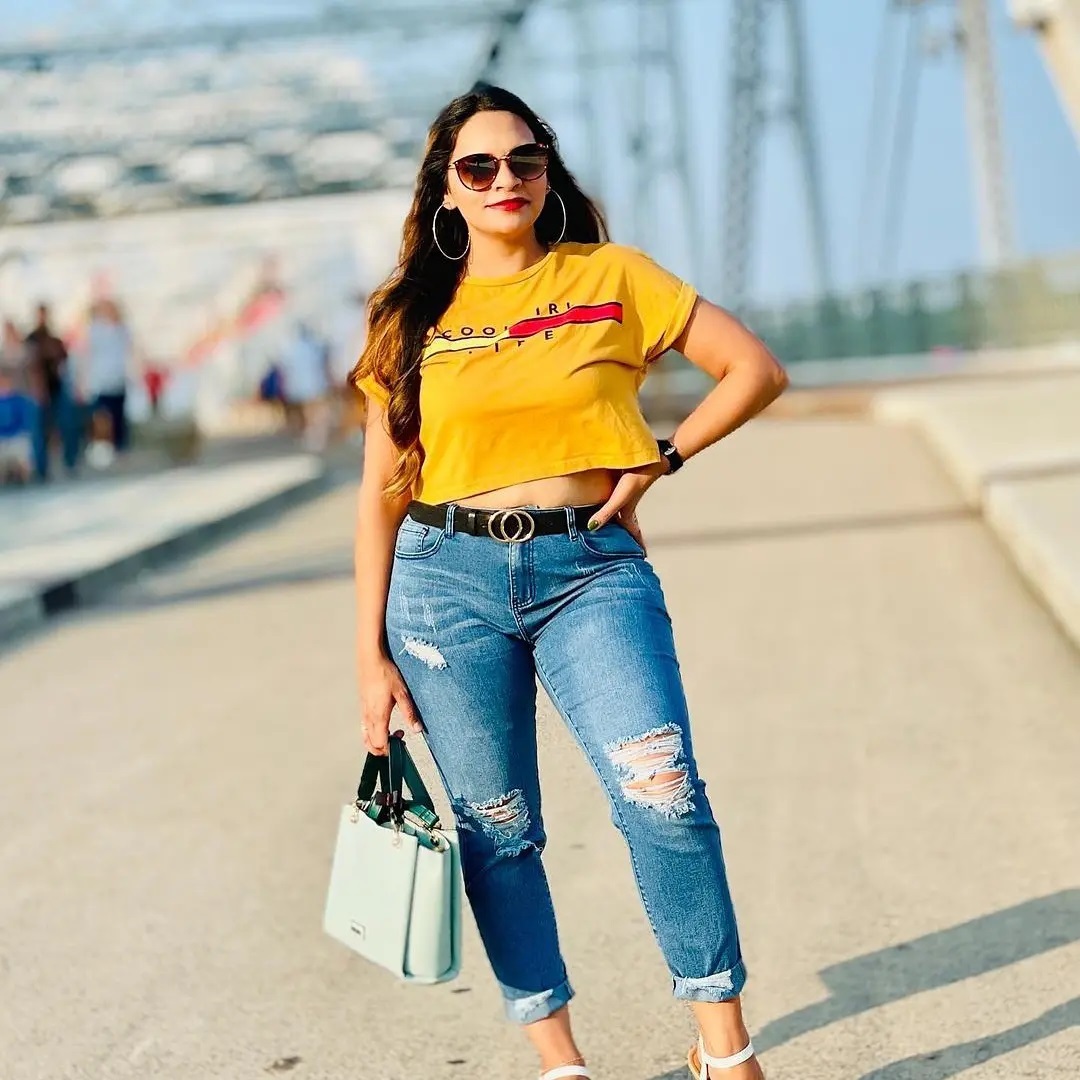 Stylish ways to style your favorite jeans 2023 9