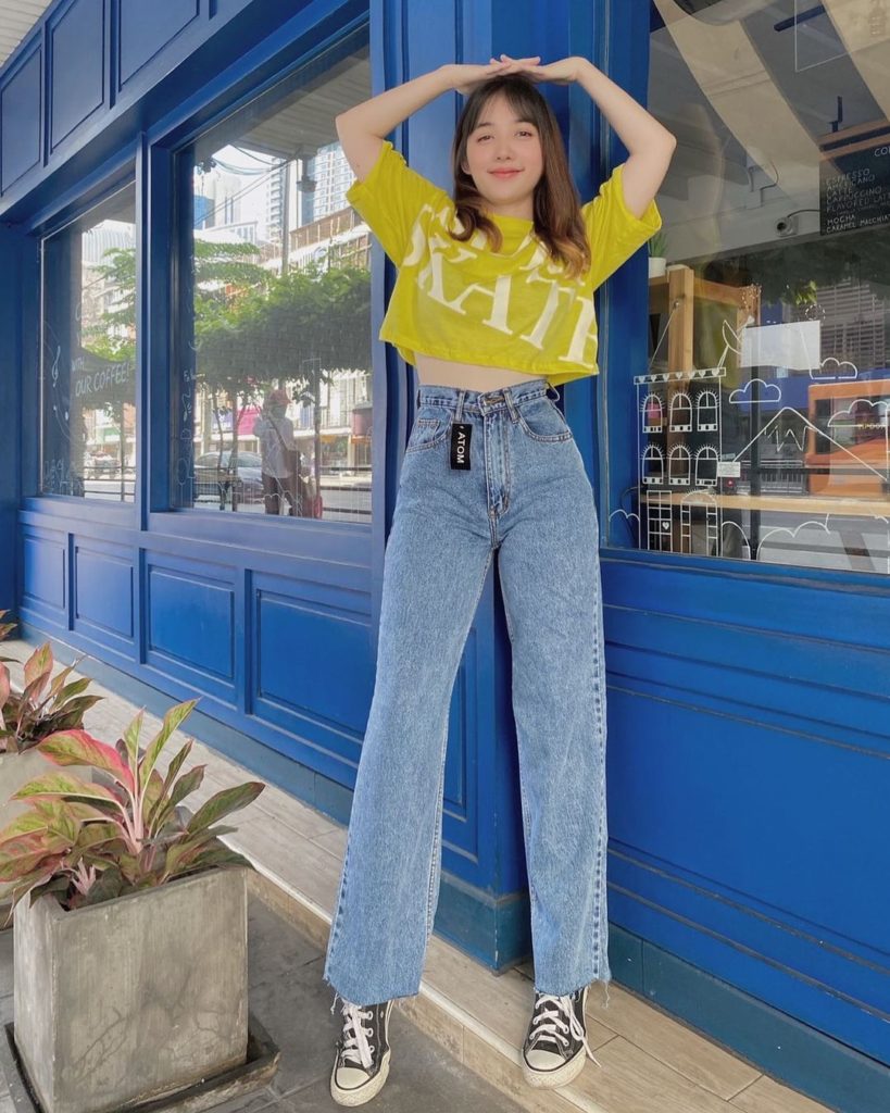 Stylish Ways to Style your Favorite Jeans 2023 | Zaineey's Blog