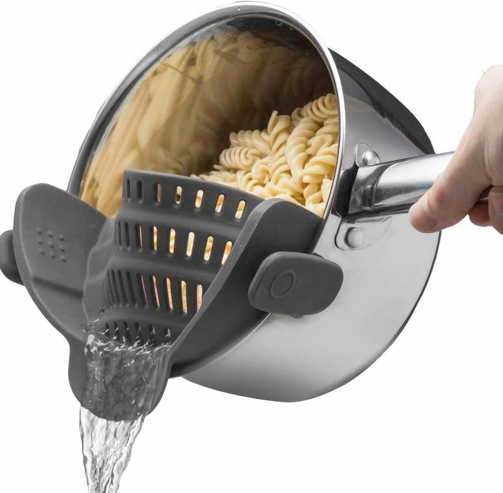 Kitchen Gizmo Snap N' Strain for draining pasta and vegetables
